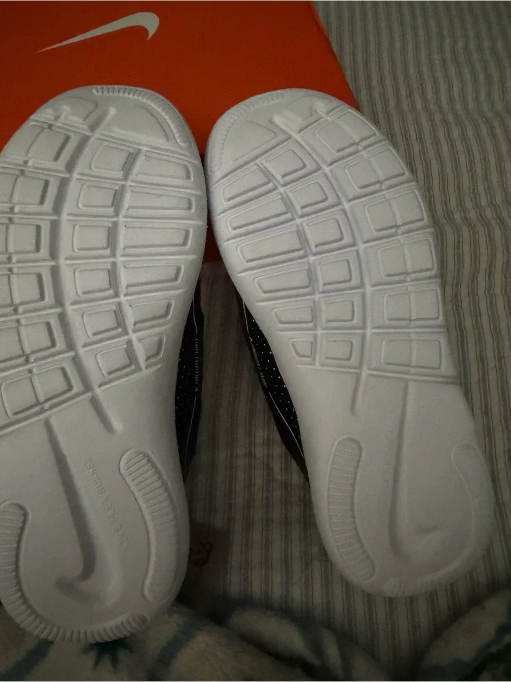 Nike Flex Runner 4   3Y– Black/White –  NIBPrice: $35